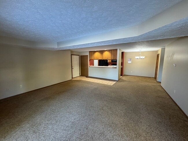 Building Photo - 8611 Scenic View Dr-#102