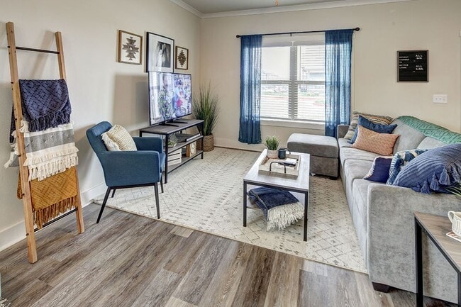 Photo - The Retreat East Apartments