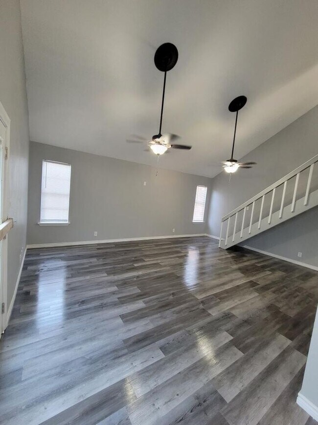 Foto del edificio - WOW!!! Gorgeous 3/2 home available NOW!!!