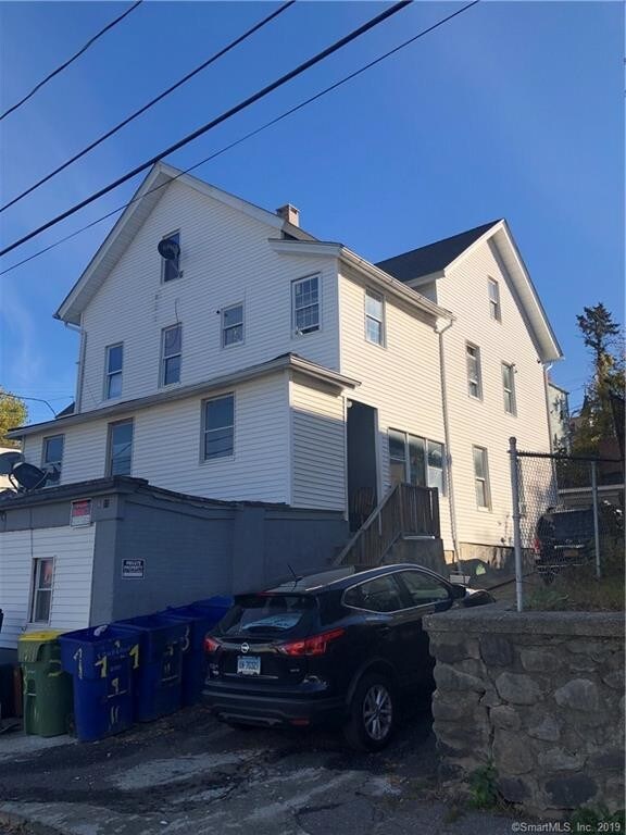 Primary Photo - 9 Lounsbury Ave