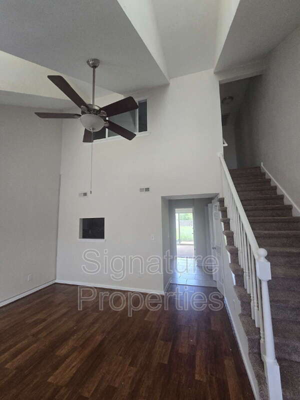 Photo - 3831 Buchanan Dr House