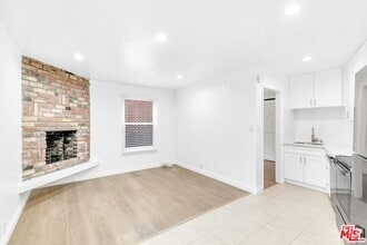 Building Photo - 2029 Cloverfield Blvd
