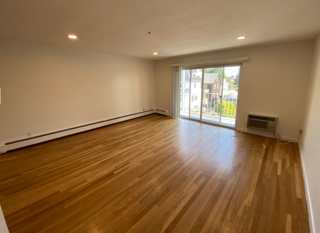 Building Photo - 6 Gilson Rd