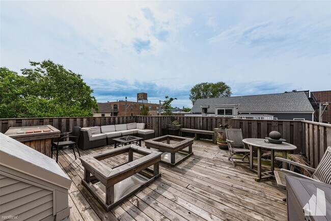 Foto del edificio - 2 br, 2.5 bath Condo - 1133 W Cornelia Ave...