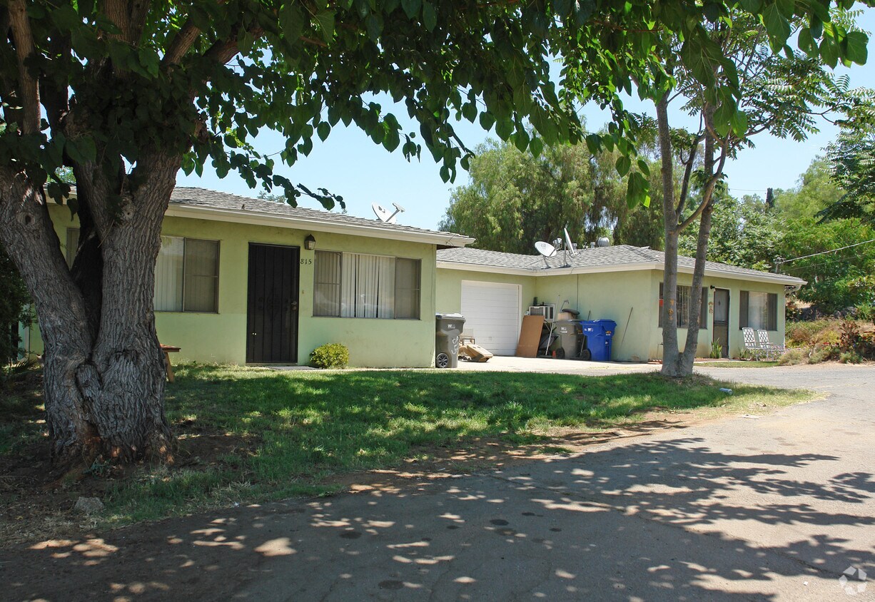 Foto del edificio - 811-829 S Anza St