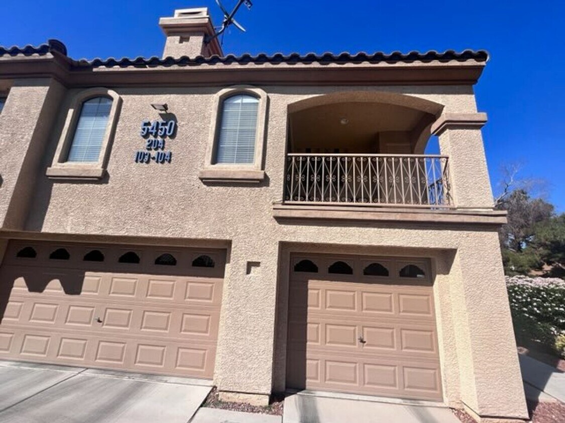 Primary Photo - 2 bed / 2 bath Gorgeous Painted Desert Gua...