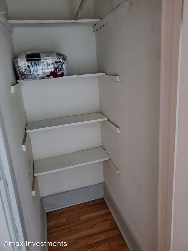 Building Photo - 1311 W Ash St