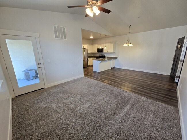 Foto del edificio - 1985 N 3330 W