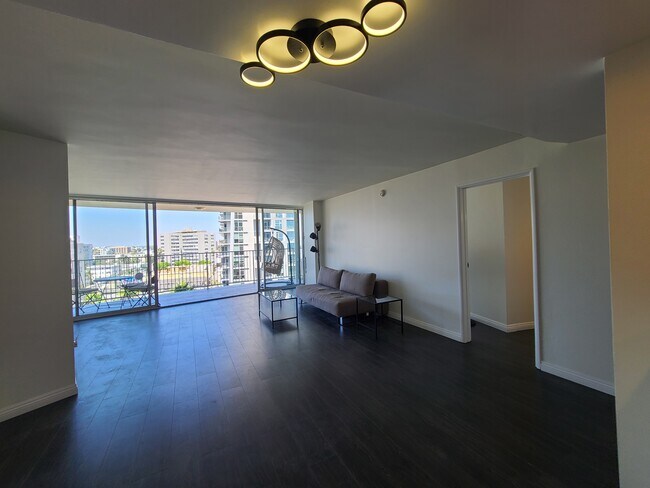 Living Room - 700 E Ocean Blvd