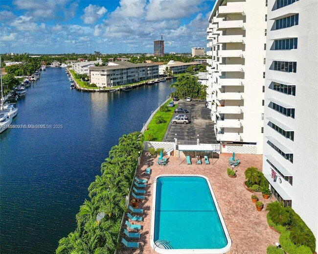 Foto del edificio - 401 Golden Isles Dr