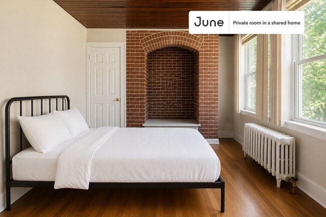 Building Photo - Room in Shared 9 bed/2 bath home