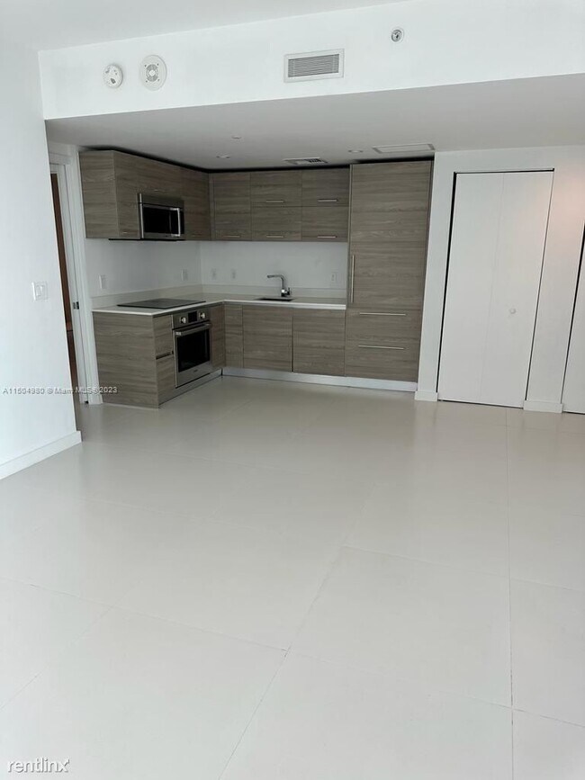 Foto del edificio - 1 br, 1 bath Condo - 1300 S Miami Ave Unit...