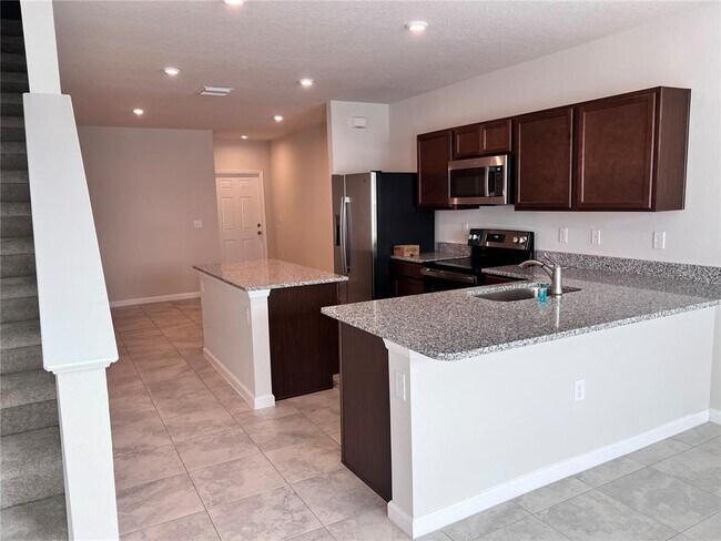 Foto del edificio - 14226 Crimson Ave