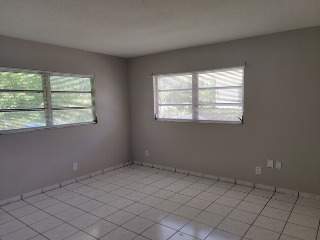 Building Photo - 7515 NW 44th Ct