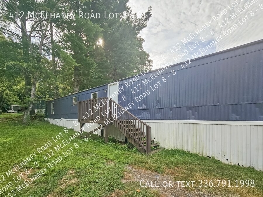 Foto principal - 412 McElhaney Rd