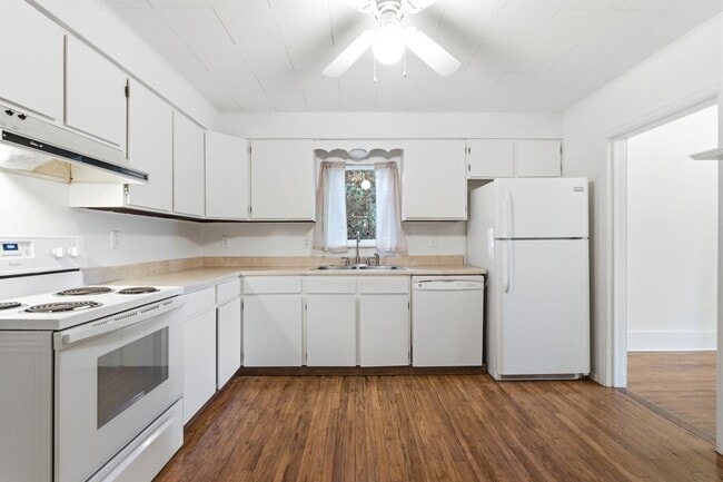 Photo - Charming house for rent, with laundry mach...