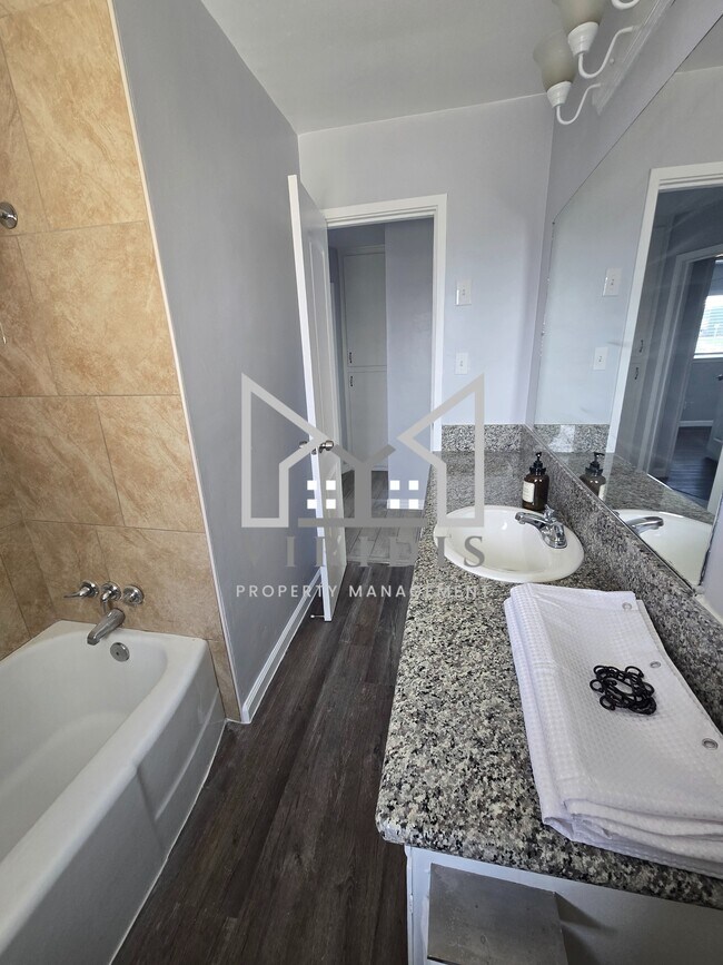 Foto del edificio - 1017 Radcliffe Ave