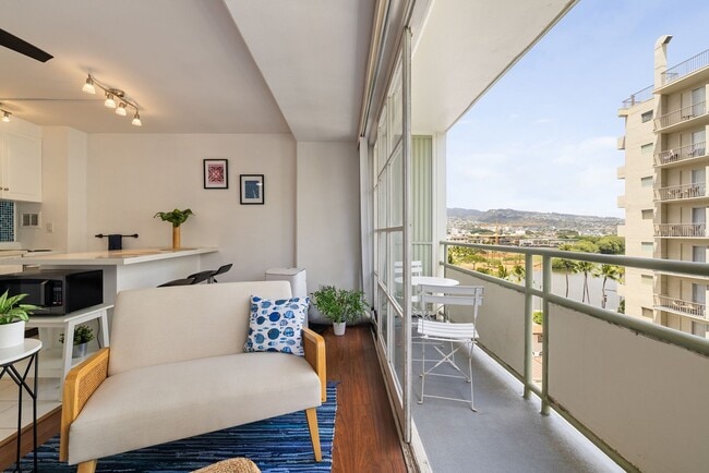 Building Photo - Fully Furnished beautiful Studio- ALL util...