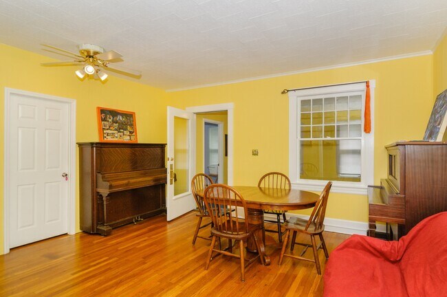 Foto del edificio - 28 Ravenscroft Dr