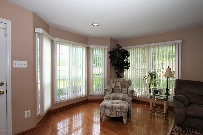 Foto del edificio - 563 Manchester Pl