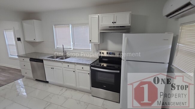 Building Photo - 807 S Hardy Ave