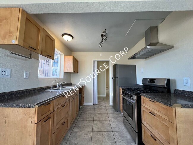 Foto del edificio - 48761 110th St W