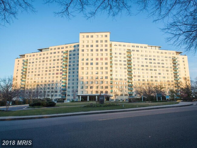 Foto del edificio - 10401 Grosvenor