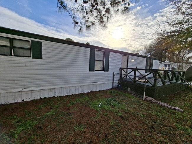 Foto del edificio - 1925 Bacons Bridge Rd