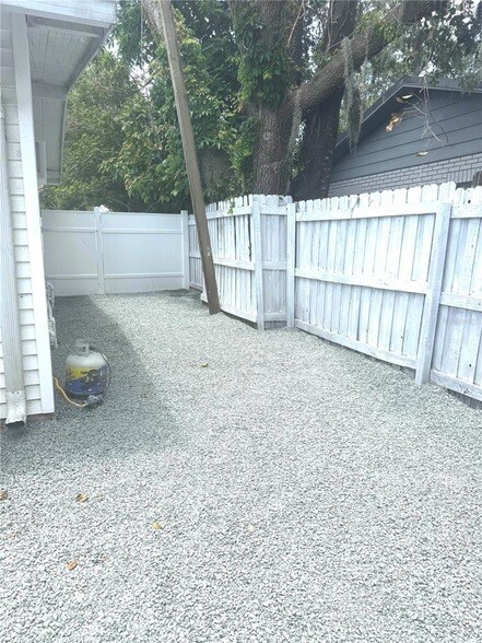 Foto del edificio - 5829 12th St