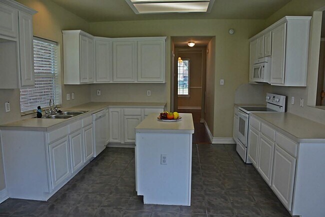 Building Photo - 12731 Regal Pine Ln