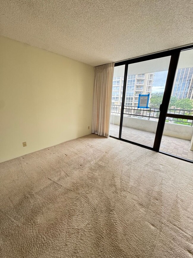 Foto del edificio - 2 bed 2 bath, 2 Reserved Parking at Nuuanu...