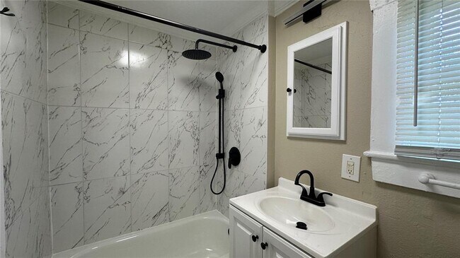 Foto del edificio - 404 E North St