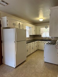 Building Photo - 215 Rosewood Dr