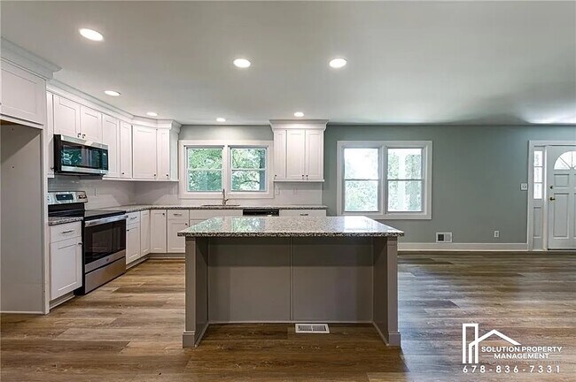 Foto del edificio - Room in Single Family Home on Potomac Dr NW
