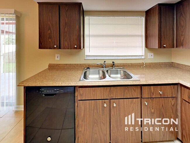 Foto del edificio - 1484 Bloomingdale Rd