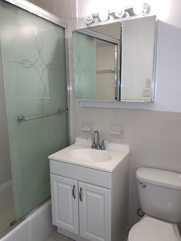 Foto principal - 370 S Harrison St