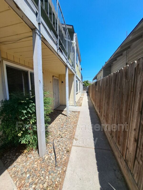Foto del edificio - 122 N. College Ave