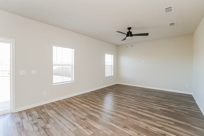 Building Photo - 461 Navona Dr