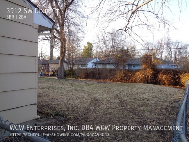 Building Photo - 3912 SW Dixie Ct
