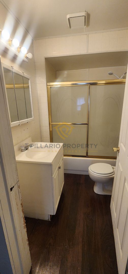 Building Photo - Cozy 2-Bedroom & 1-Bathroom Home with Base...
