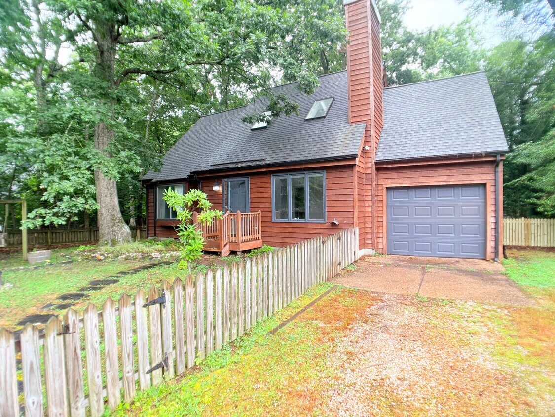 Foto principal - Charming, large wooded lot.