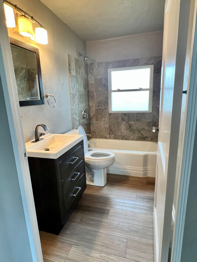 Foto del edificio - Newly Remodeled 3BR/1BA Home with Garage a...