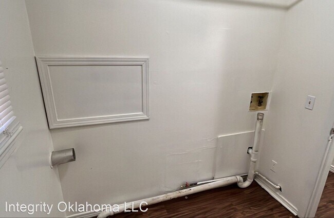Foto del edificio - 1 br, 1 bath House - 6300 1/2 NW 33rd Street