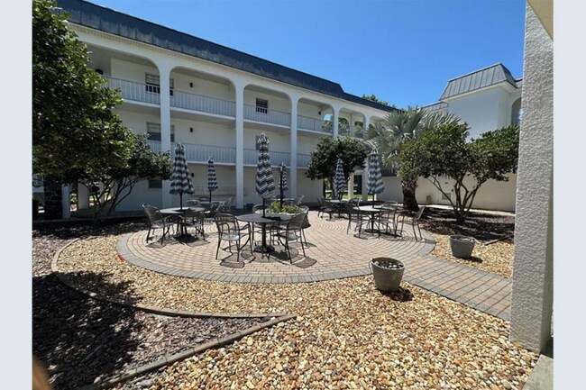 Foto del edificio - 4801 Airport Rd