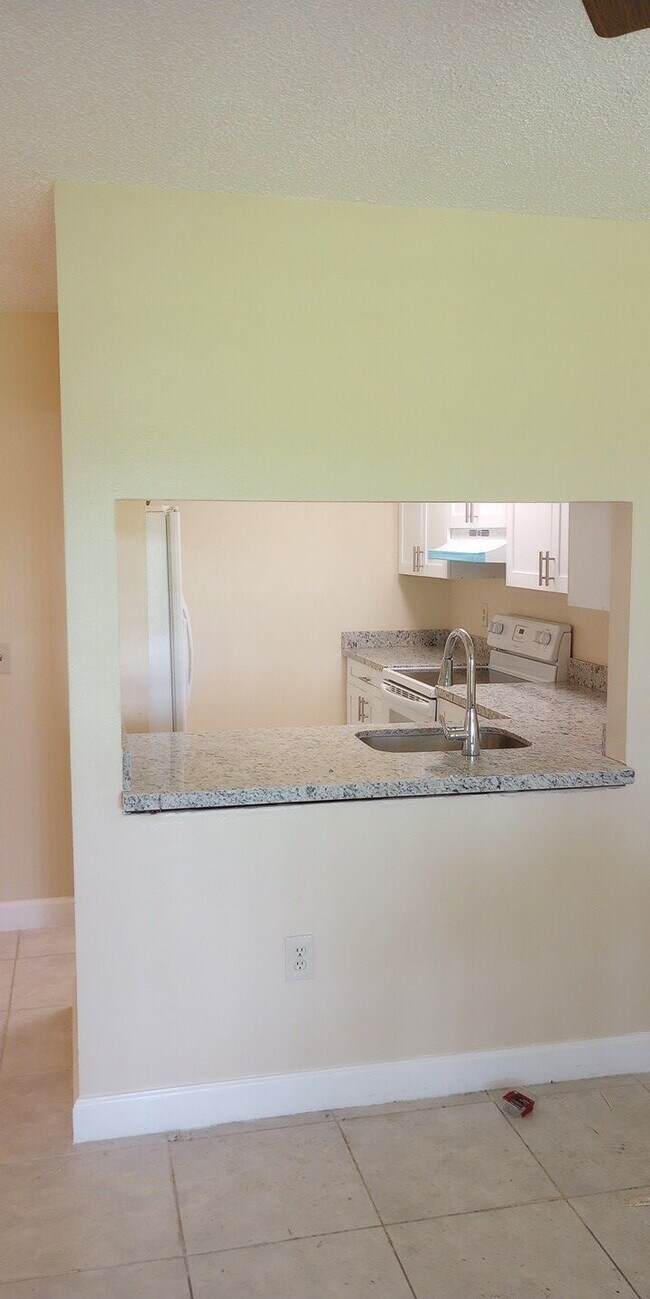 Foto del edificio - 10000 NW 4th St