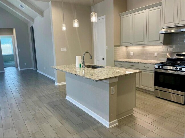 Foto del edificio - 7923 Lookout Hill Dr