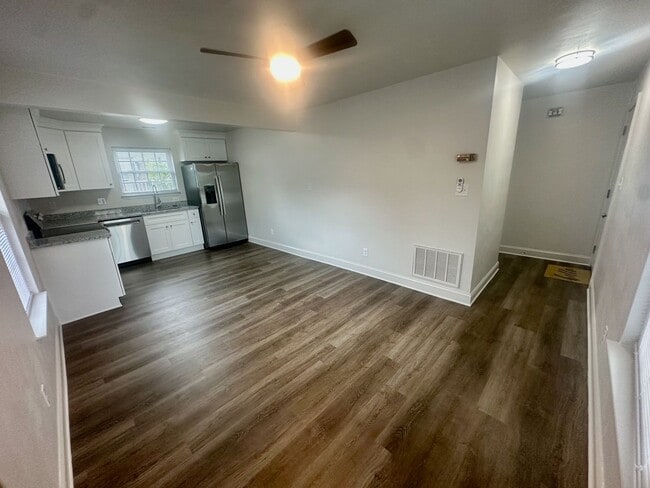Building Photo - 1606 Parks Ave