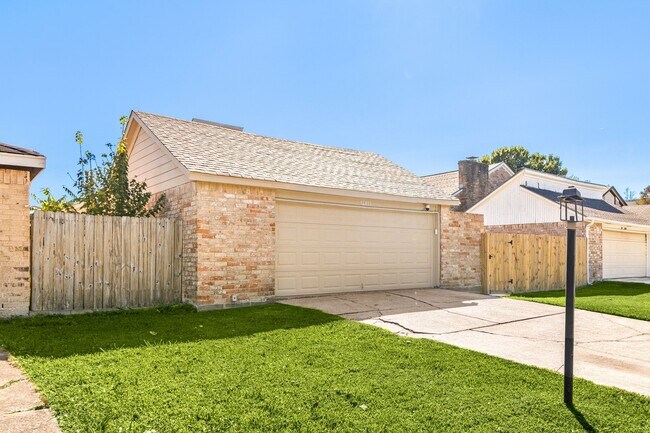 Building Photo - 12805 Westpark Dr