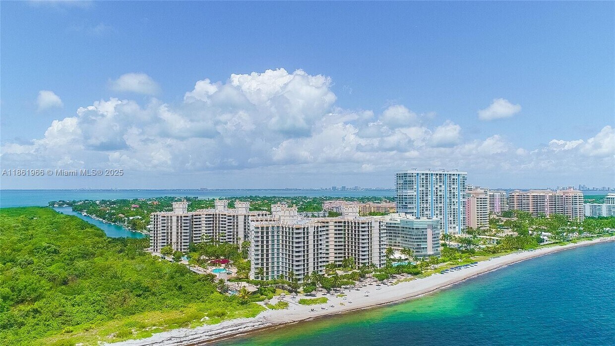 Foto principal - 1121 Crandon Blvd