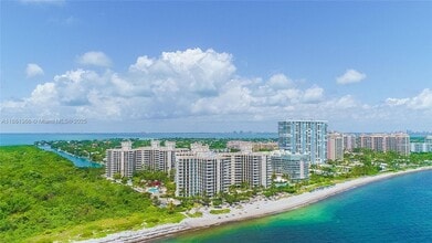 Building Photo - 1121 Crandon Blvd